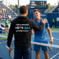 Preview: Tennisspieler am Netz mit lustigem Tennis Hoodie